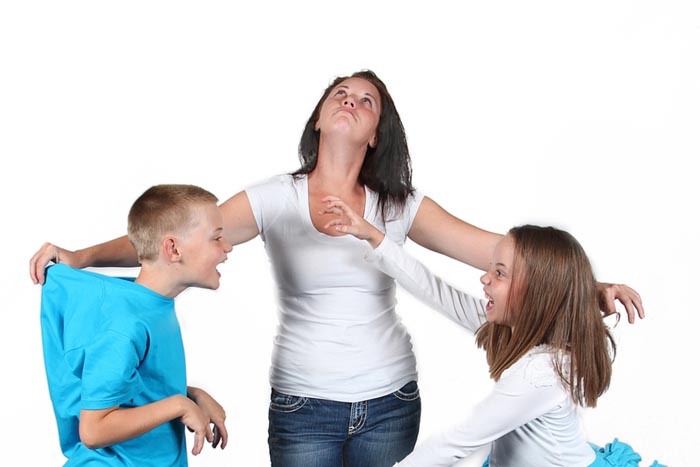 طريقة ذكيه وجدتها هذه الأم للقضاء نهائياً على الصراع بين الأشقاء