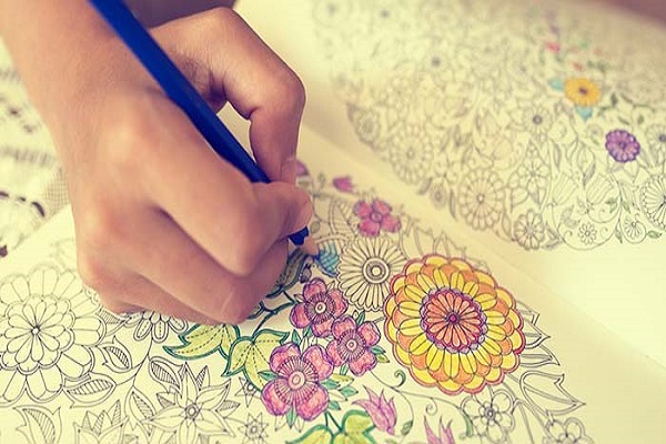 عندما يلجأ الكبار إلى التلوين كالصغار… يحصدون 7 نتائج مذهلة!