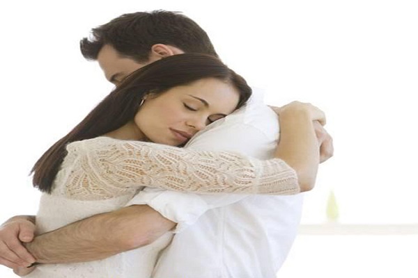كيف تخبرين زوجك أنك بحاجة للمزيد من العاطفة والحب.