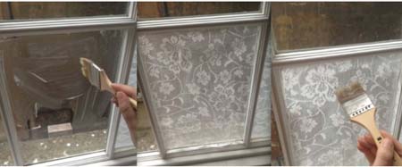 النظر عبر زجاج النافذة