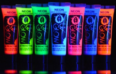 رغوة تضيء في الليل