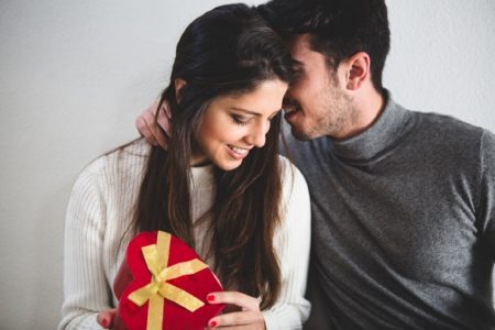 10 أكاذيب نموذجية يقولها الرجال