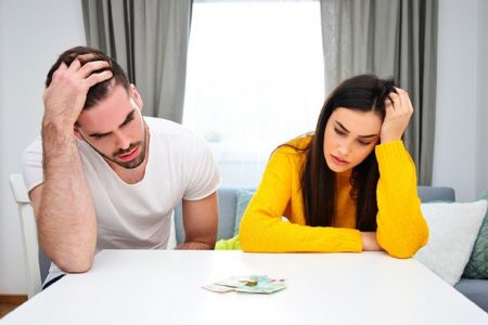 كيف تجنبون علاقتكما الزوجية الانهيار بسبب الخلاف على الأمور المادية