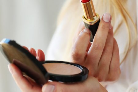 5 أخطاء في وضع أحمر الشفاه علينا أن نتجنّبها