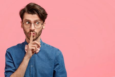 3 أسرار يخبئها الرجال عن زوجاتهم