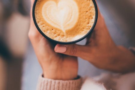 لماذا تصبح المرأة عاشقة مذهلة بعد سن الأربعين ؟