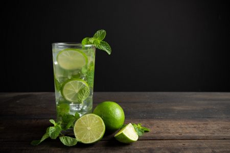 اشربوا الماء مع الليمون الحامض ولكن لا ترتكبوا نفس  الخطأ الذي يرتكبه الملايين