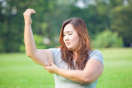 كيف نستعمل البيكنغ صودا للتخلص من دهون البطن والذراعين والفخذين والظهر