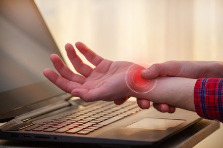 مشاكل المفاصل والروماتيزم والأمراض الذاتية المناعة : ما هي وعن ماذا تنتج ؟