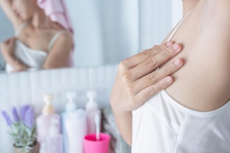 تشقير وبر الجسم وتفتيحه بشكل نهائي: 3 وصفات طبيعية (و15 نصيحة)