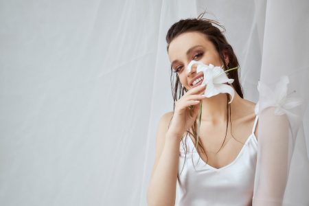 بشرتك حساسة: 3 أنواع أخرى من مستحضرات التجميل امتنعي عن استعمالها