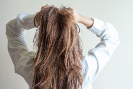 هل يتقصف شعركم أو أظافركم ؟ هل شعركم خفيف أو جاف ؟ السبب هو النقص بالبيوتين…